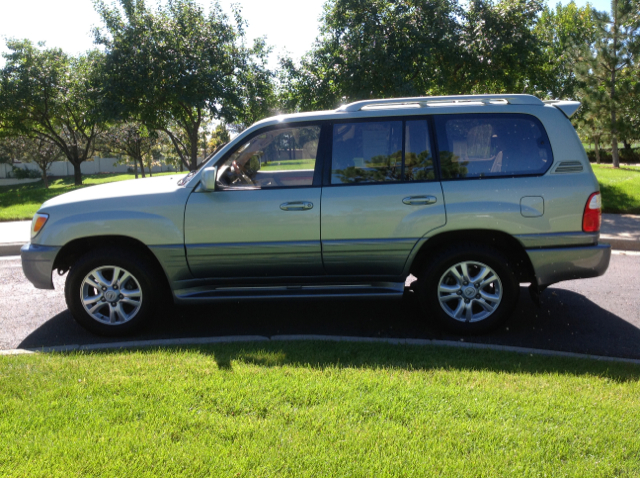 2003 Lexus LX 470 Scion XB