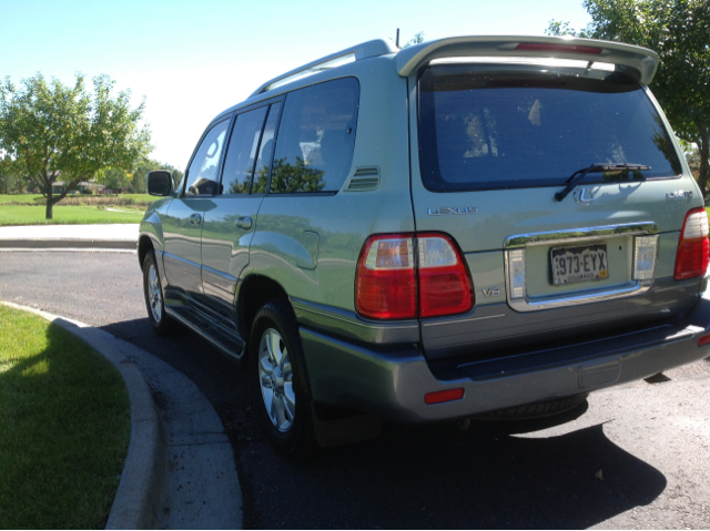 2003 Lexus LX 470 Scion XB