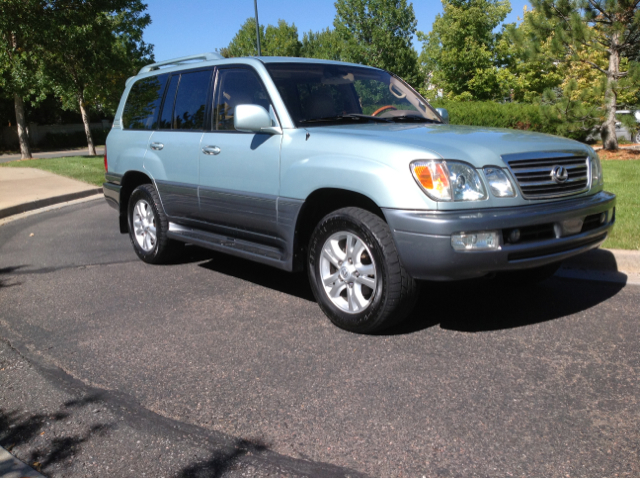 2003 Lexus LX 470 Scion XB
