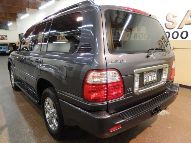 2003 Lexus LX 470 Scion XB