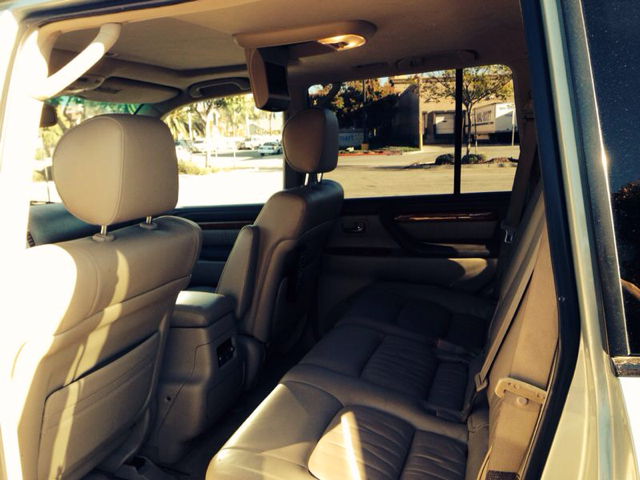 2004 Lexus LX 470 Scion XB