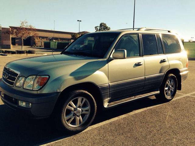 2004 Lexus LX 470 Scion XB