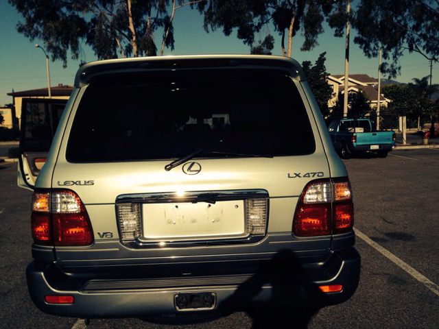 2004 Lexus LX 470 Scion XB