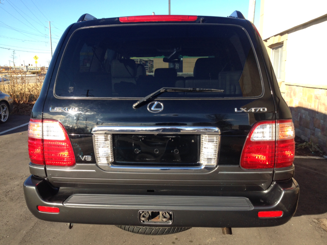 2004 Lexus LX 470 Scion XB