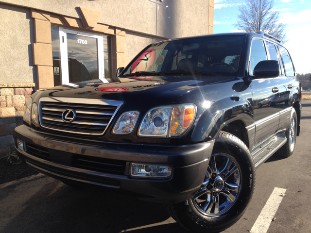 2004 Lexus LX 470 Scion XB