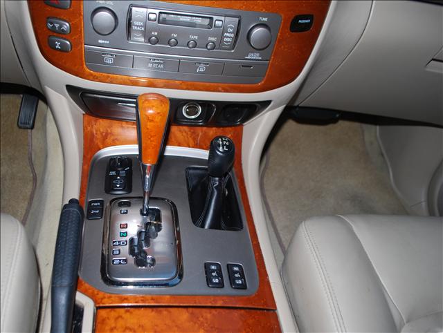 2004 Lexus LX 470 SLT 25