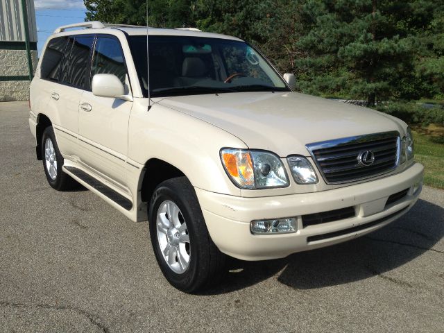 2005 Lexus LX 470 Scion XB