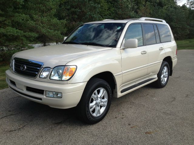 2005 Lexus LX 470 Scion XB
