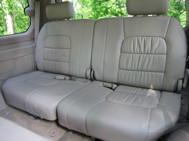 2006 Lexus LX 470 Scion XB