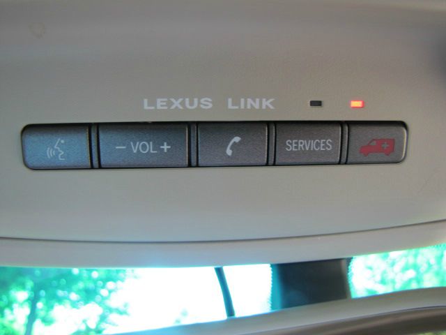 2006 Lexus LX 470 Scion XB