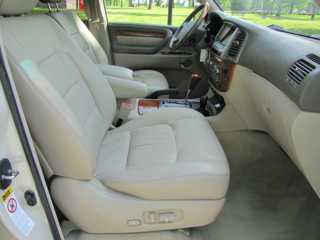 2006 Lexus LX 470 Scion XB