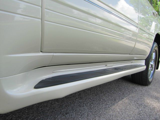 2006 Lexus LX 470 Scion XB