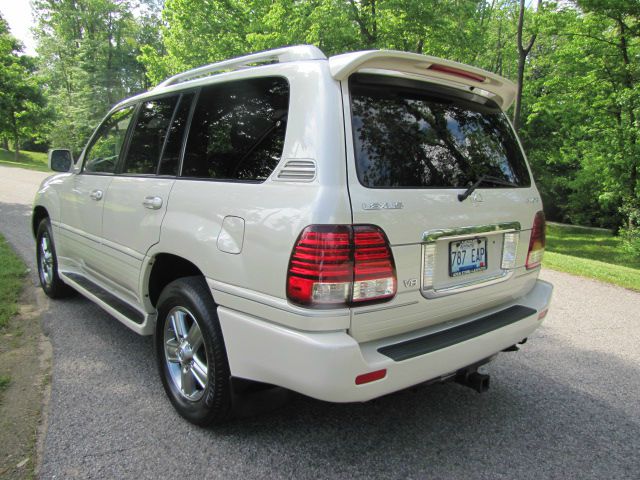 2006 Lexus LX 470 Scion XB