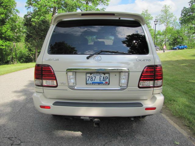 2006 Lexus LX 470 Scion XB