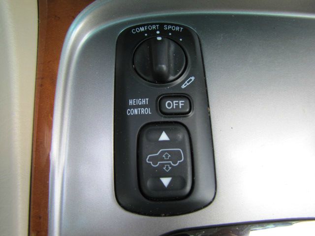 2006 Lexus LX 470 Scion XB