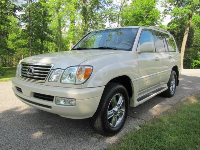 2006 Lexus LX 470 Scion XB