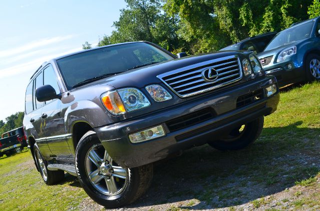 2006 Lexus LX 470 Scion XB