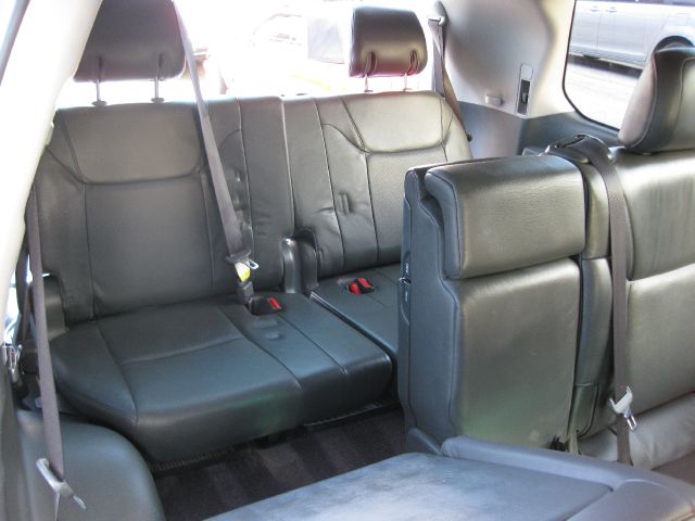 2009 Lexus LX 570 Scion XB
