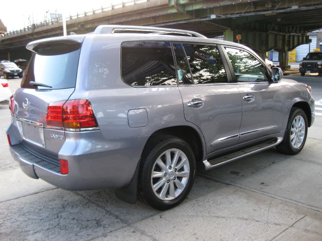 2009 Lexus LX 570 Scion XB