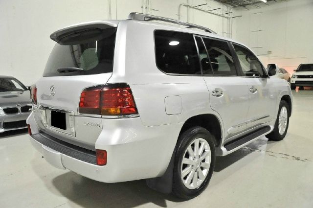 2009 Lexus LX 570 Scion XB