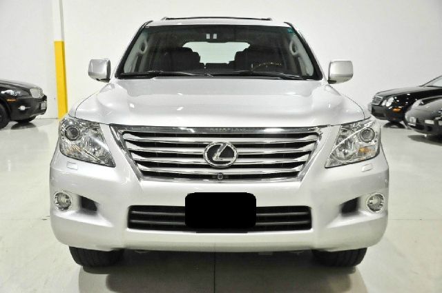 2009 Lexus LX 570 Scion XB