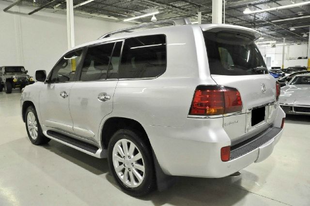 2009 Lexus LX 570 Scion XB