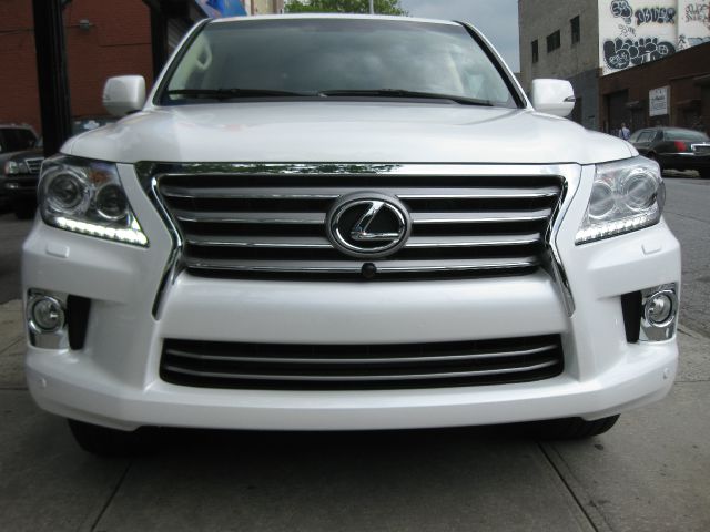 2013 Lexus LX 570 Scion XB