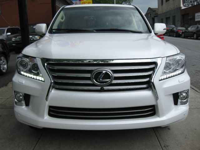 2013 Lexus LX 570 Scion XB