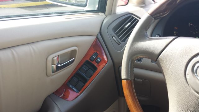 2001 Lexus RX 300 Ram 3500 Diesel 2-WD