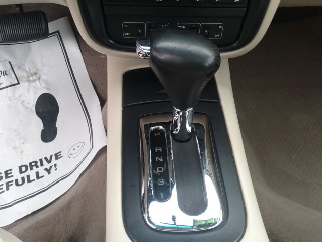 2001 Lincoln Continental Base