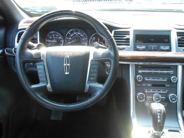 2012 Lincoln MKS Green