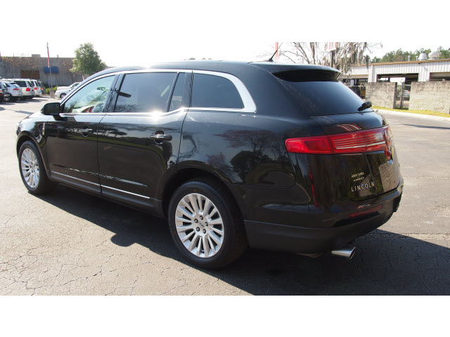 2010 Lincoln MKT Base