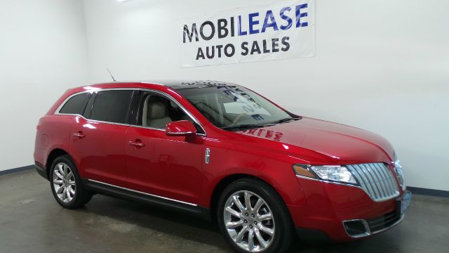 2011 Lincoln MKT Green