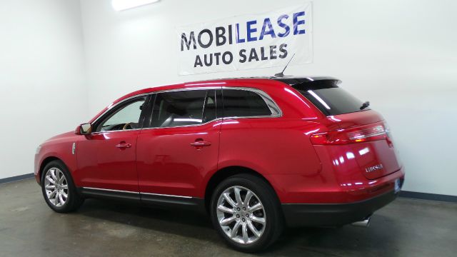 2011 Lincoln MKT Green