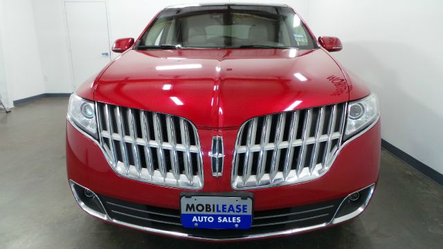 2011 Lincoln MKT Green