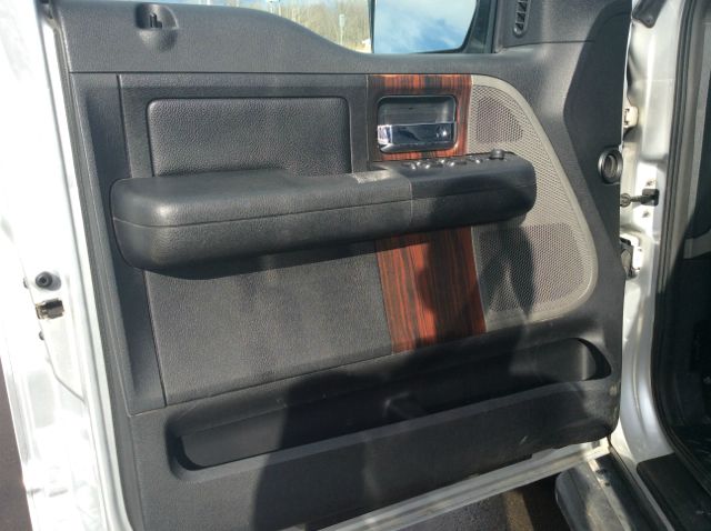 2006 Lincoln Mark LT Ram 3500 Diesel 2-WD