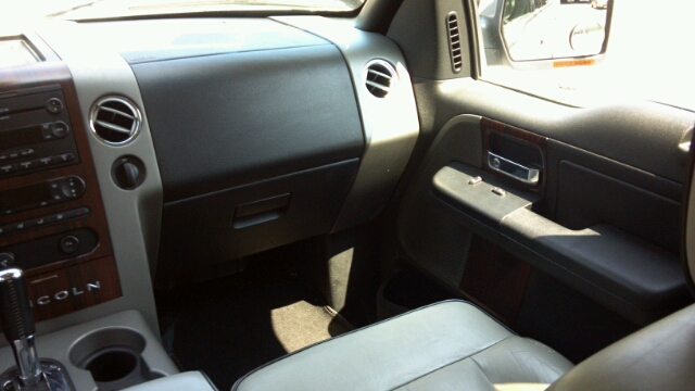 2006 Lincoln Mark LT Base
