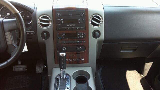 2006 Lincoln Mark LT Base