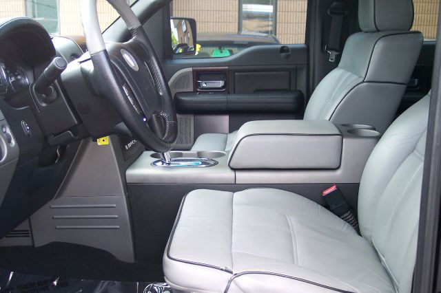 2006 Lincoln Mark LT Ram 3500 Diesel 2-WD