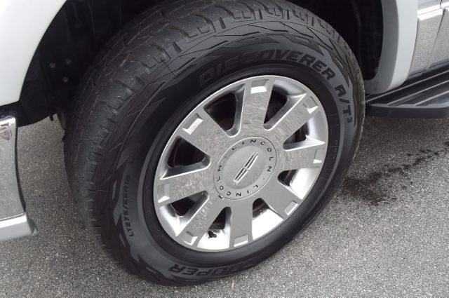 2006 Lincoln Mark LT Ram 3500 Diesel 2-WD