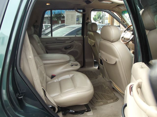 2000 Lincoln Navigator Ram 3500 Diesel 2-WD