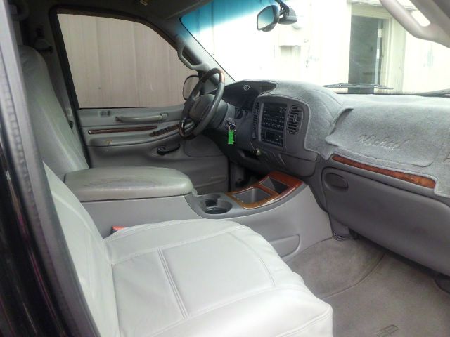 2001 Lincoln Navigator Ram 3500 Diesel 2-WD