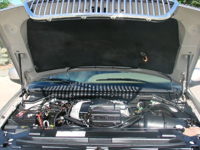 2002 Lincoln Navigator Ram 3500 Diesel 2-WD