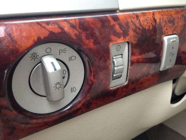 2003 Lincoln Navigator CXL - AWD 7-pass At Brookville