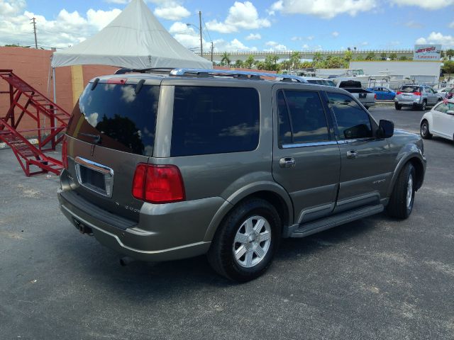 2003 Lincoln Navigator CXL - AWD 7-pass At Brookville