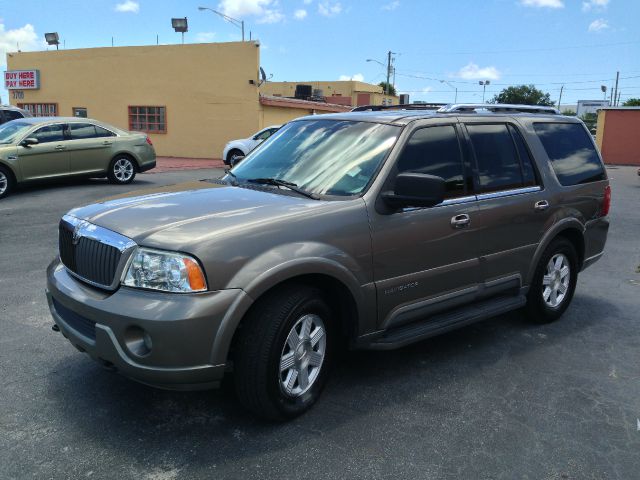 2003 Lincoln Navigator CXL - AWD 7-pass At Brookville