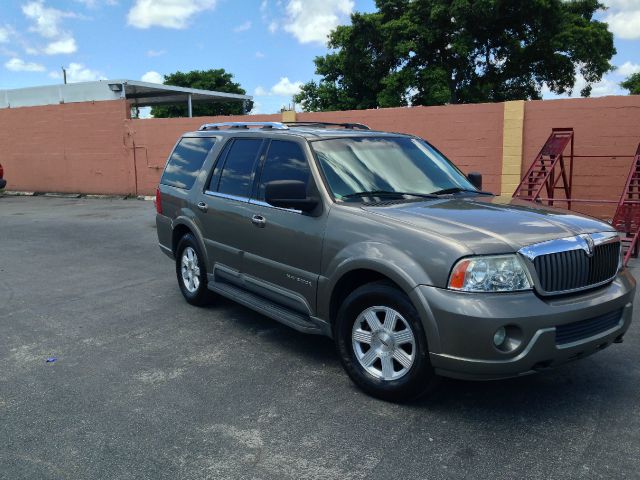 2003 Lincoln Navigator CXL - AWD 7-pass At Brookville