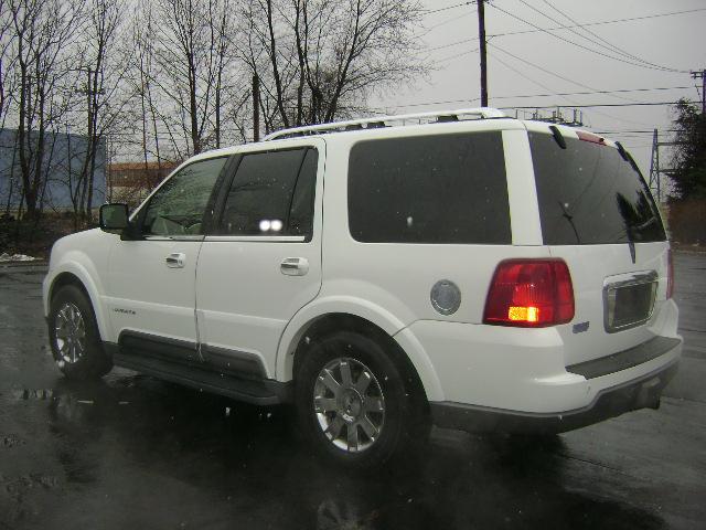 2003 Lincoln Navigator R25