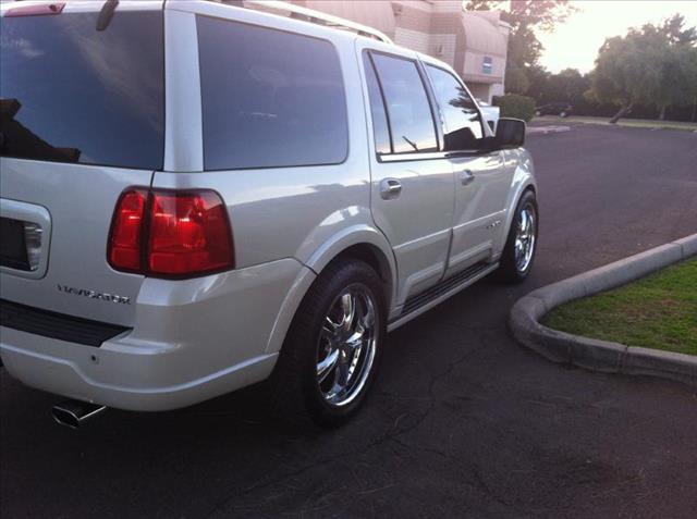 2004 Lincoln Navigator Unknown