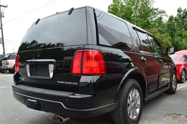 2004 Lincoln Navigator R25